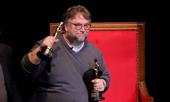 guillermodeltoro encasaconmostruos